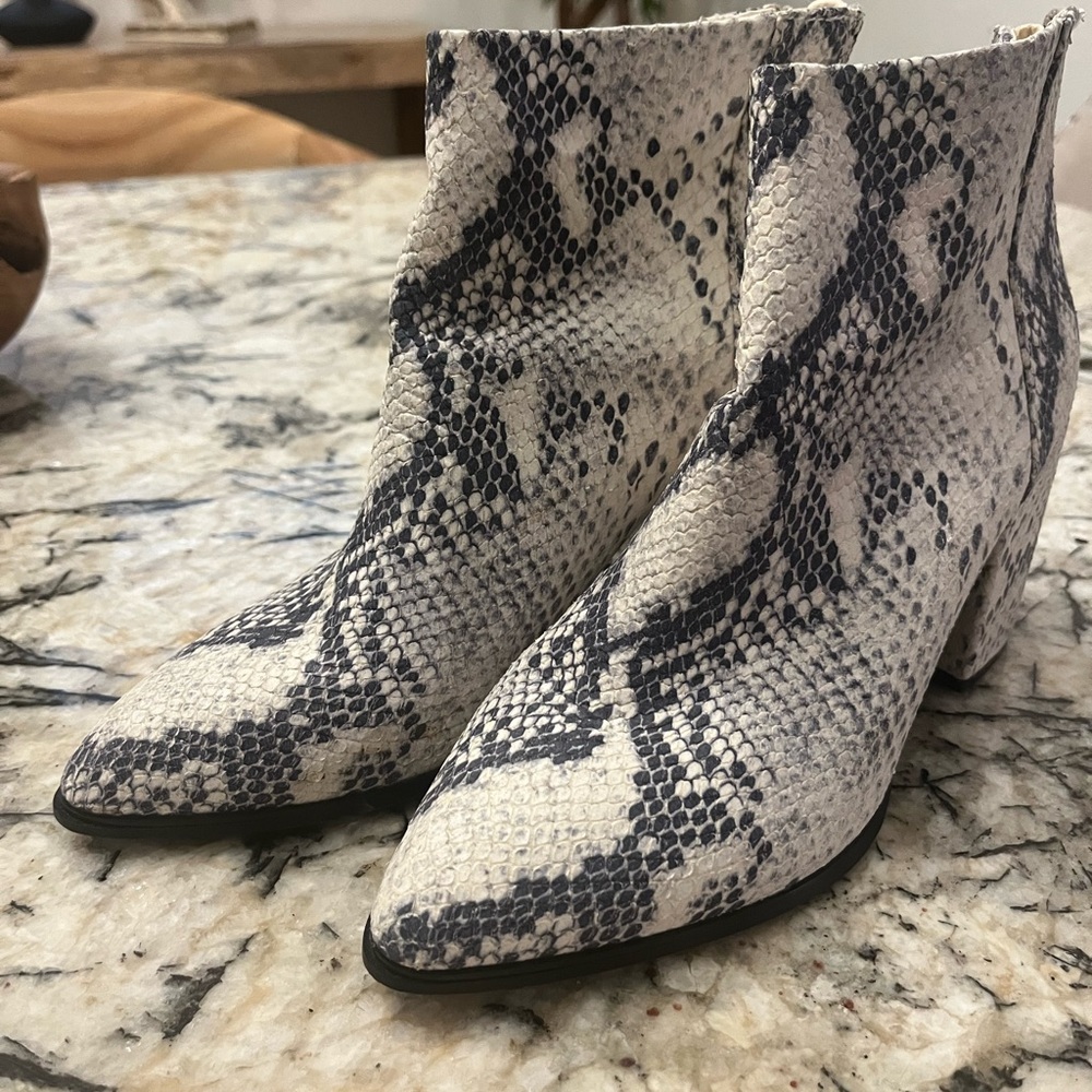 Steve Madden Snake skin bootie size 7